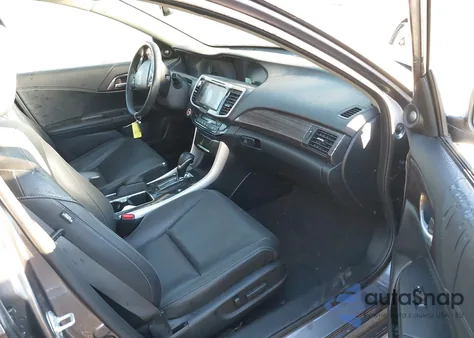 2017 Honda Accord Hybrid Touring z USA, uszkodzony, nr VIN JHMCR6F77HC031507